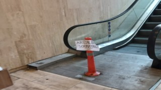 Nazilli'de Tamir Edilemeyen Yürüyen Merdiven Vatandaşları Zorluyor