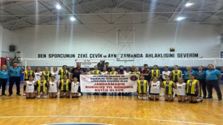 Voleybolcular, jandarmayı unutmadı