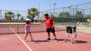Geleceğin tenisçilerine Başkan Çerçioğlu'ndan tam destek