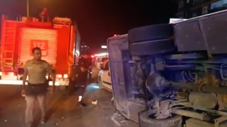 Kuşadası'nda tur midibüsü devrildi