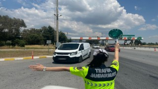 Otobanda yaya olarak kaçmaya çalışan düzensiz göçmen yakalandı