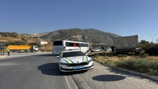 Freni tutmayan tır otobüse çarptı