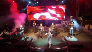 Yenipazarlılar ünlü sanatçıyla coştu