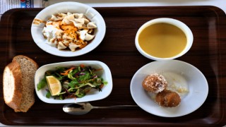 Aydın Büyükşehir Belediyesi Havuz Kafe’de 4 çeşit yemek 75 TL