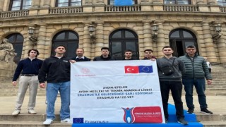 Aydınlı liselilerden elektrikli araç şarj istasyonu alanında uluslararası başarı