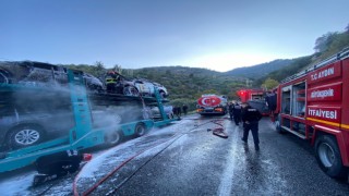 Bozdoğan'da araç yüklü tırda yangın: Araçlar kullanılamaz hale geldi