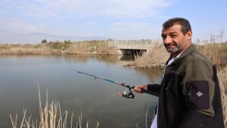 Menderes Deltası, stres atmak isteyenlerin akınına uğruyor