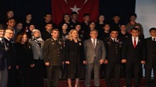 Nazilli’de 10 Kasım Atatürk’ü Anma Programı Duygu Dolu Anlara Sahne Oldu