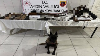 Yaptığı silahlara müşteri ararken yakalandı