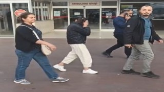 Yaşından büyük cezası olan kadın hırsız kameraları görünce yüzünü gizlemeye çalıştı