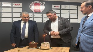 Rektör Bülent Kent’ten Başkan Özmen’e Doğum Günü Sürprizi