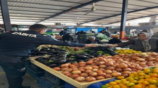 Zabıta Ekiplerinden Pazarcı Esnafına Çöp Poşeti Desteği