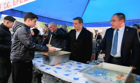 Efeler’in ilk iftar sofrası Alanlı Mahallesi’nde kuruldu