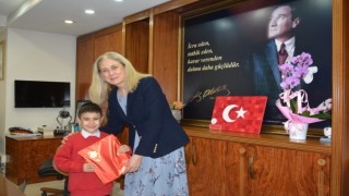 Nazilli Kırmızı Otobüs Anaokulu’ndan Kaymakam Küpeli Kan’a Ziyaret