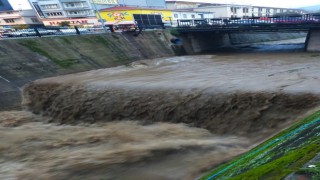 Tabakhane Deresi yağışla birlikte coştu