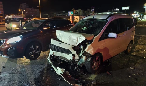 Aydın-Denizli Karayolunda Kaza: 2 Otomobil Çarpıştı, 5 Yaralı