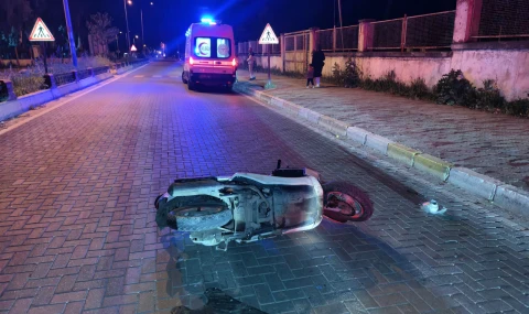 Kontrolden Çıkan Motosiklet Refüje Çarptı: Sürücü Yaralandı