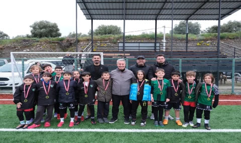 Buharkent Belediye Başkanı Mehmet Erol, 23 Nisan Futbol Turnuvası’nda Çocuklarla Buluştu