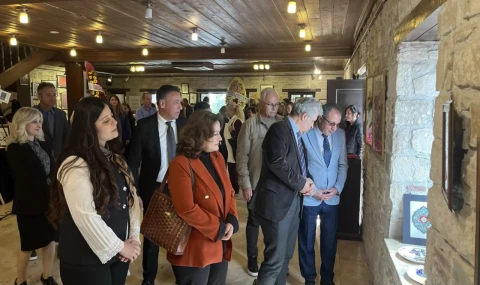 GELENEKSEL TÜRK SANATLARI SERGİSİ YOĞUN KATILIMLA AÇILDI