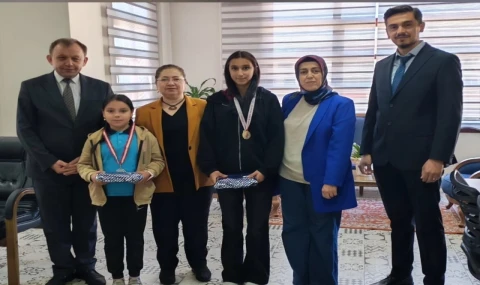 Kaymakam Doğru, başarılı öğrencileri makamında ağırladı