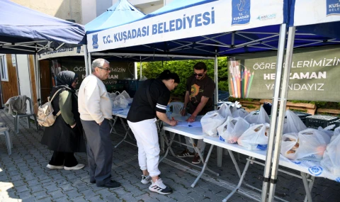 KUŞADALI ÇOCUKLAR BESLENME ÇANTASI DESTEĞİ İLE OKULA MUTLU BAŞLIYOR