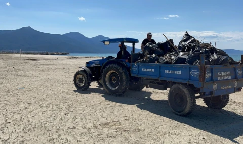KUŞADASI BELEDİYESİ’NDEN PLAJLARDA YOĞUN TEMİZLİK MESAİSİ