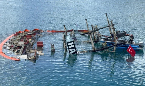 Tur teknesi sulara gömüldü, bir kişi hayatını kaybetti