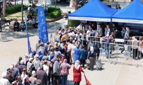 BAŞKAN ÇERÇİOĞLU’NUN ÖNCÜLÜĞÜNDE ATA TOHUMLARINDAN ÜRETİLEN FİDELER VATANDAŞLARLA BULUŞUYOR