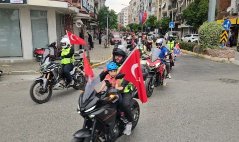 İki teker tutkunları bayram için kortej oluşturdu