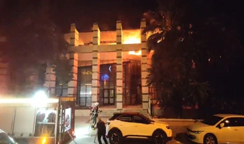 Kuşadası'nda eski PTT binasında yangın