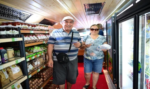BAŞKAN ÇERÇİOĞLU MOBİL HİZMETLERİ KUŞADASI’NDA VATANDAŞLARLA BULUŞTURDU
