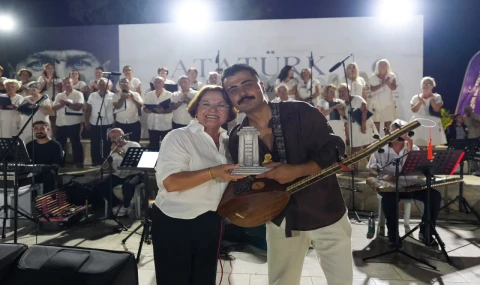 DİDİM BELEDİYESİ HALK MÜZİĞİ KOROSU KONSERİNE YOĞUN İLGİ