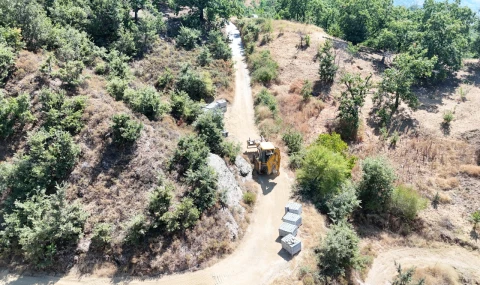 Nazilli Belediyesi Apaklar’da yolları yeniliyor APAKLAR’DA TOPRAK YOL PARKEYLE BULUŞUYOR