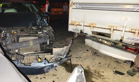 Nazilli’de Kaza: Park Halindeki Otomobile Çarptı