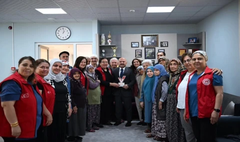 Aydın Valisi Varol, yaşlı çınarların gönlünü aldı