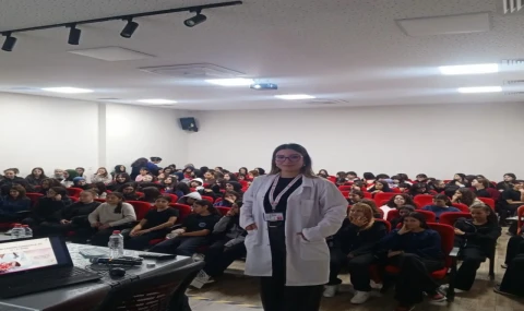 Öğrenci ve öğretmenlere meme kanseri eğitimi verildi