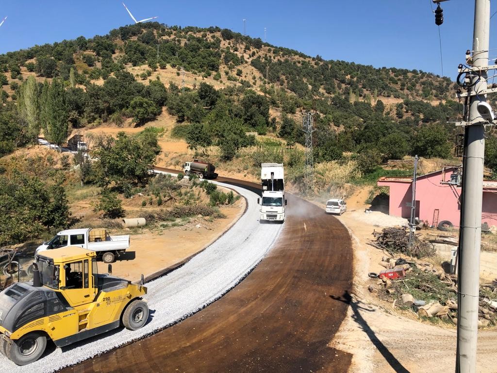 Karahallı yayla yolu asfalta kavuştu