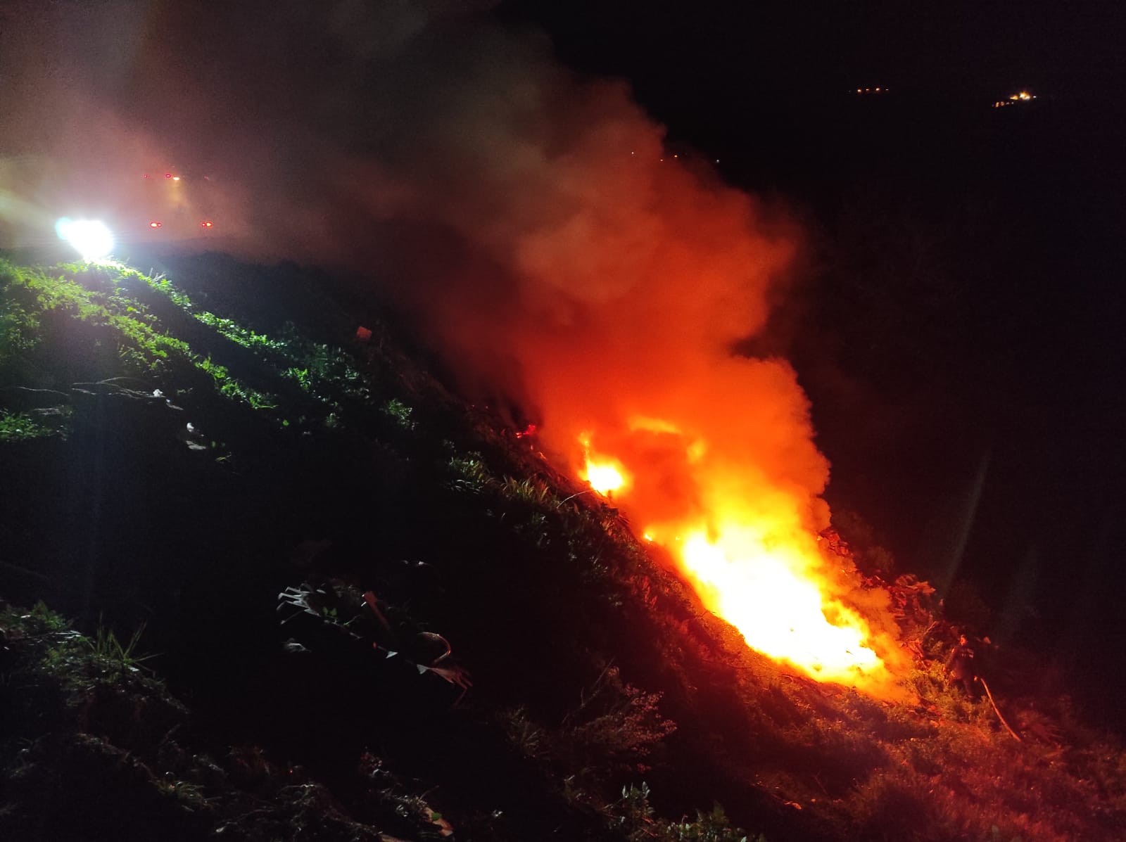 Kuşadası’nda hafriyat döküm alanında yangın çıktı