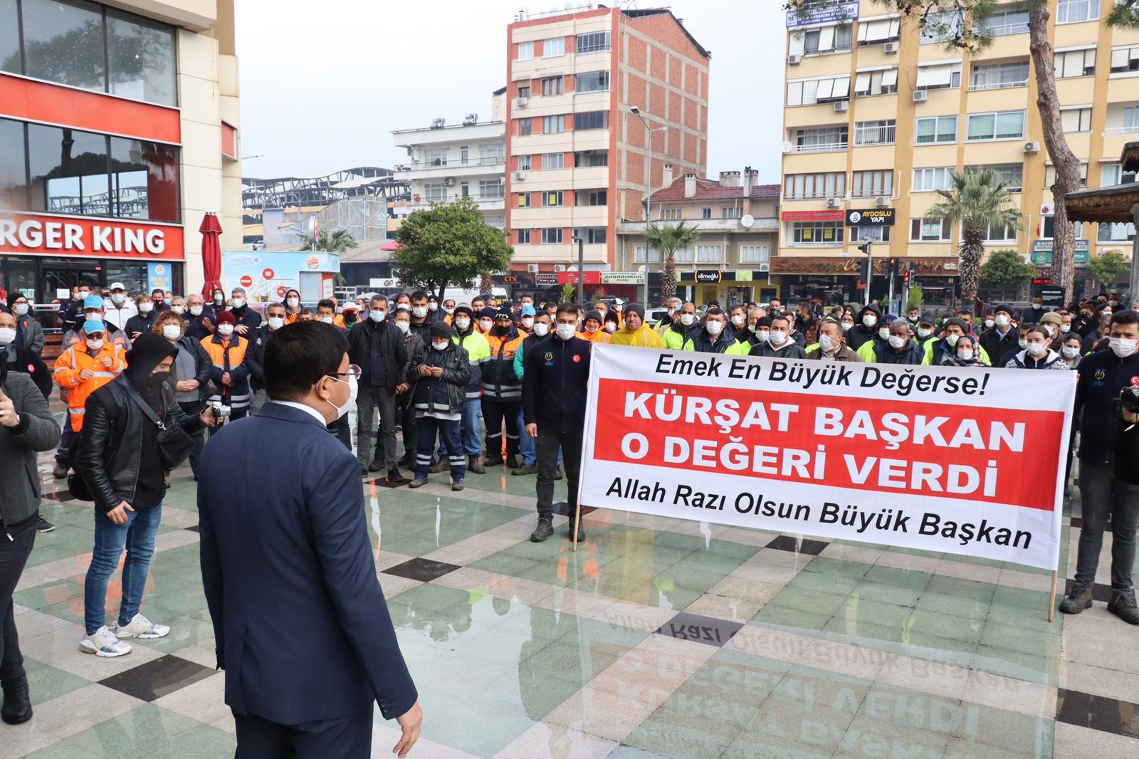 Personelinden Başkan Özcan’a zam teşekkürü