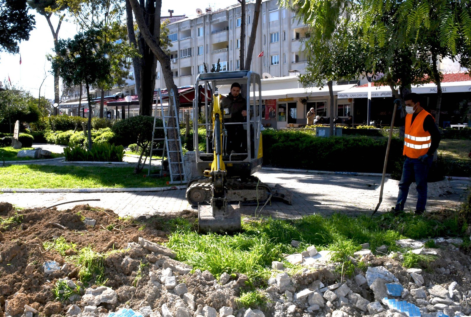 Kuşadası’nda “Yeşil Seferberlik” devam ediyor