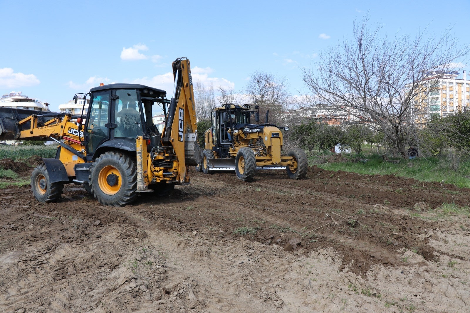 Nazilli Belediyesi yol açma çalışmalarına devam ediyor