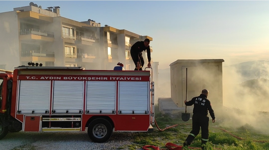  İtfaiyenin suyu bitince kazma kürekle müdahale ettiler