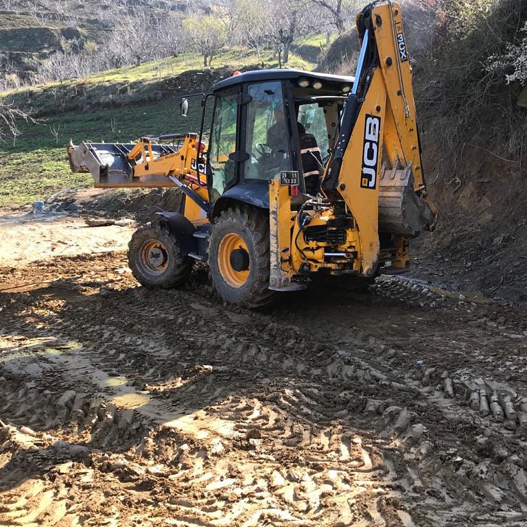 Heyelan nedeniyle kapanan yolu Nazilli Belediyesi ekipleri açtı