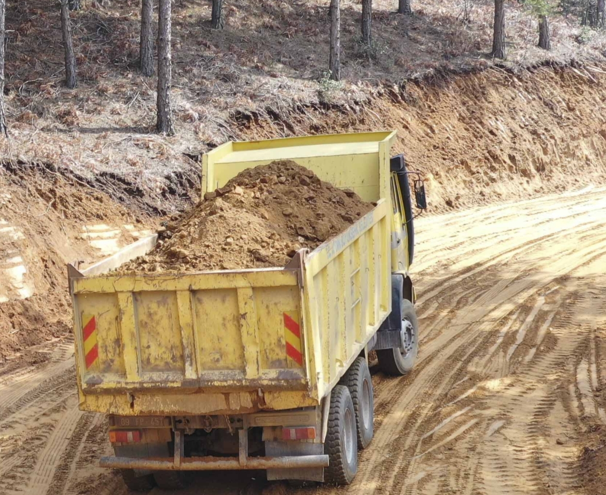 Aydın Büyükşehir Belediyesi yol yapım çalışmalarına devam ediyor